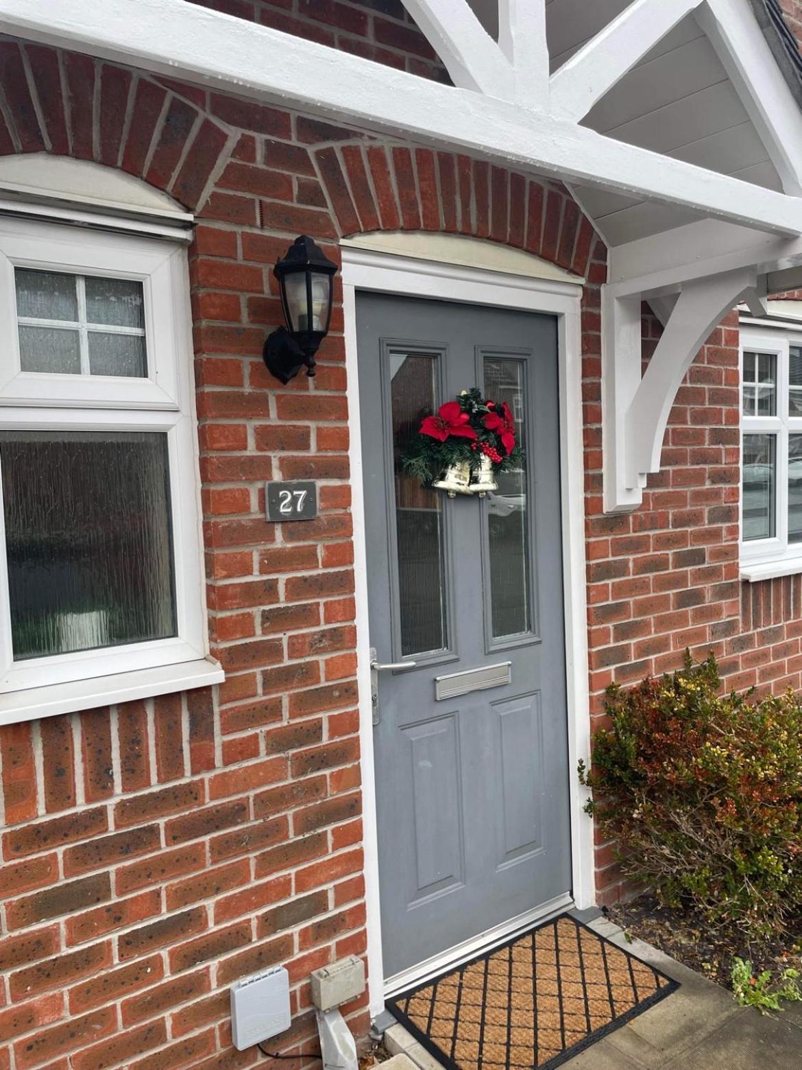 Modern Semi Detached In A Quiet Location, Driveway Parking Villa Ewloe Exterior photo