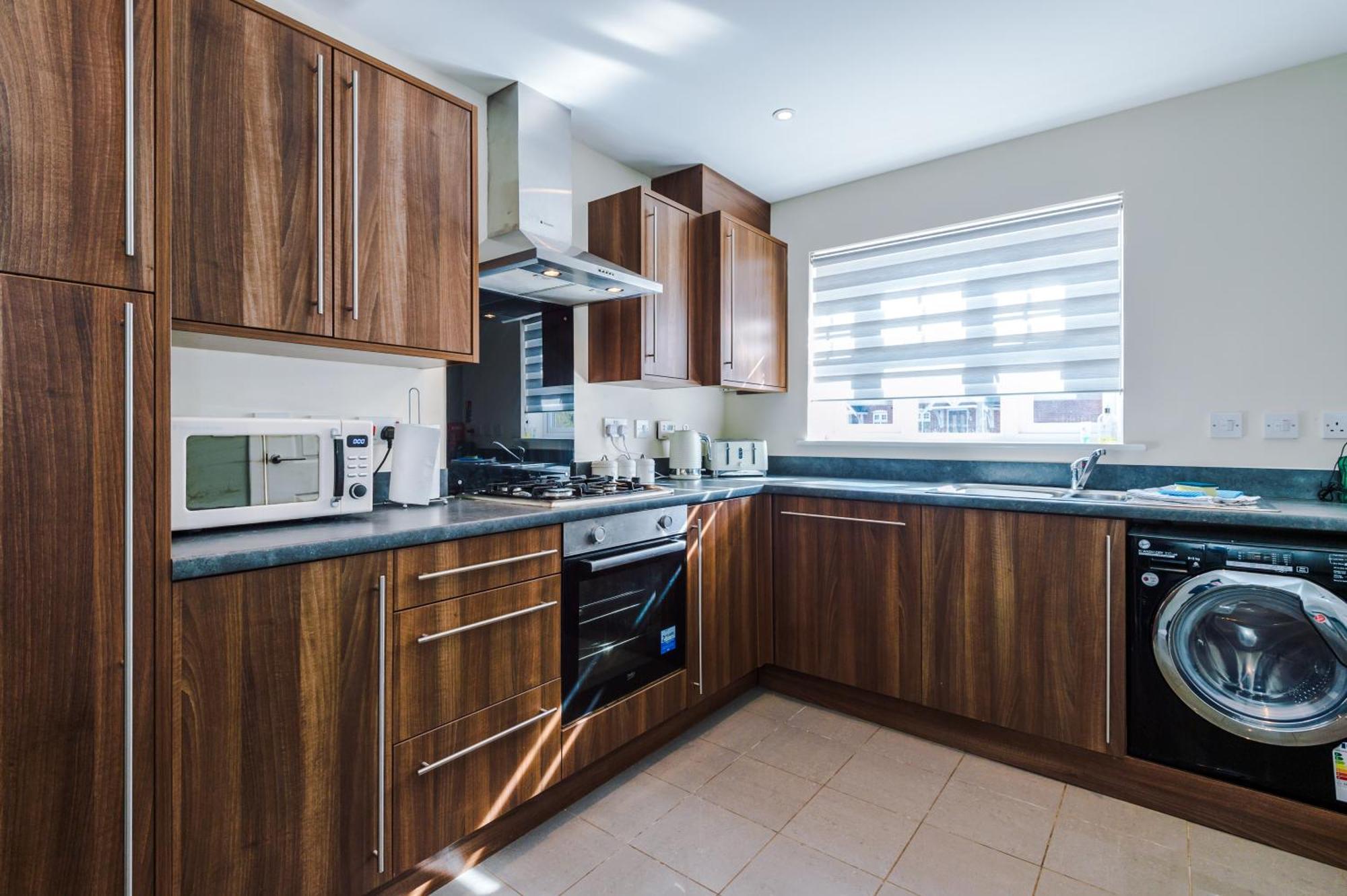 Modern Semi Detached In A Quiet Location, Driveway Parking Villa Ewloe Exterior photo