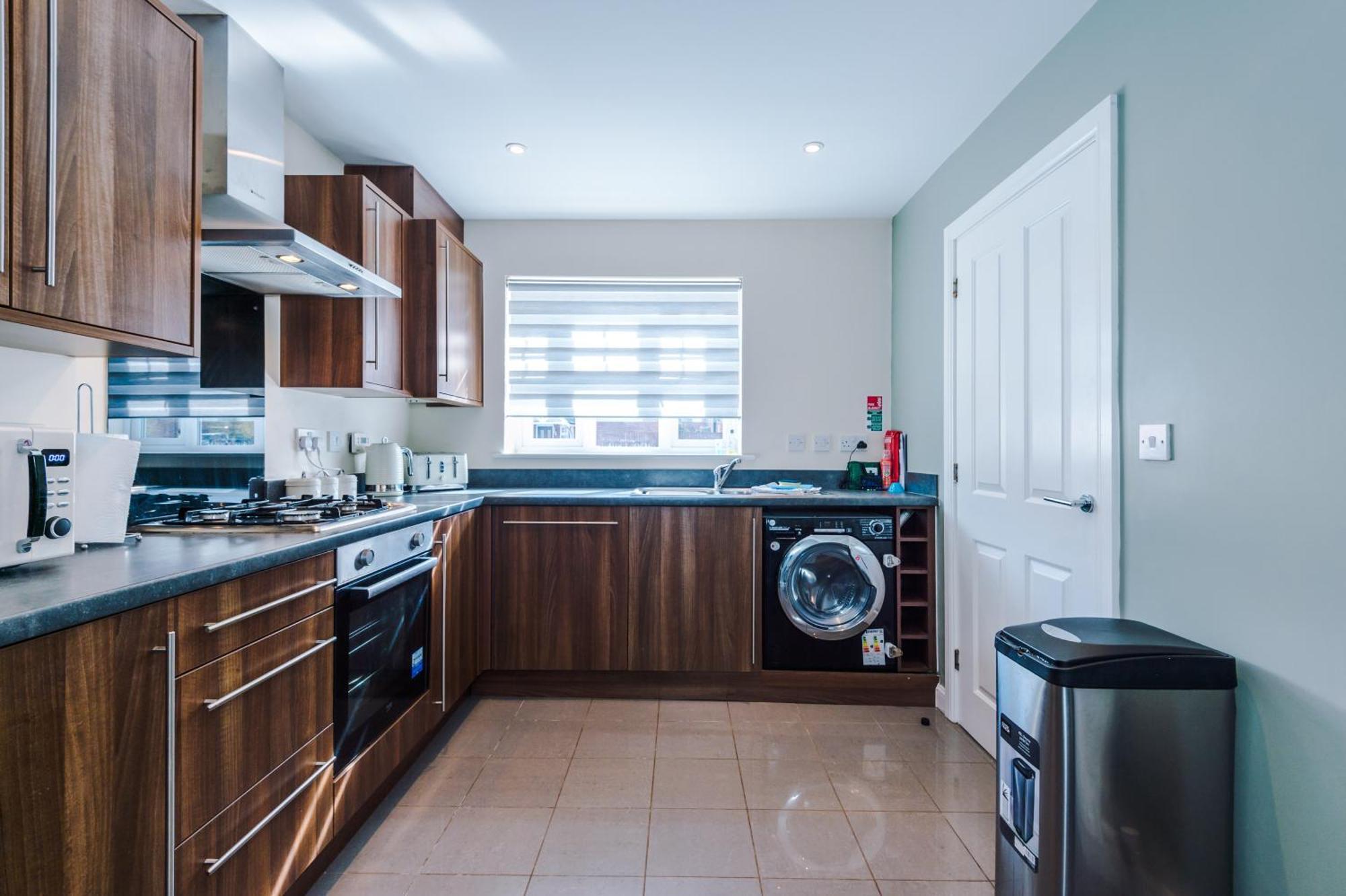 Modern Semi Detached In A Quiet Location, Driveway Parking Villa Ewloe Exterior photo