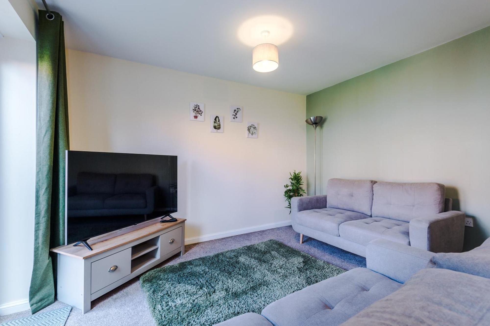Modern Semi Detached In A Quiet Location, Driveway Parking Villa Ewloe Exterior photo