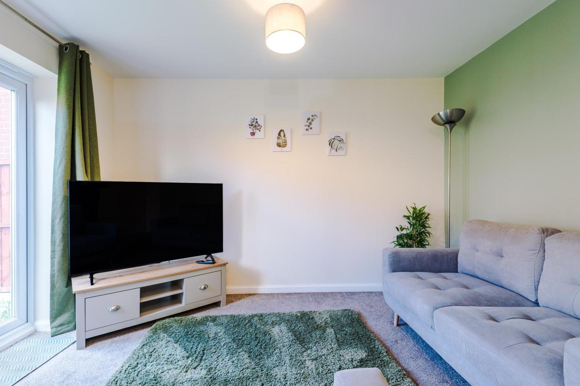 Modern Semi Detached In A Quiet Location, Driveway Parking Villa Ewloe Exterior photo